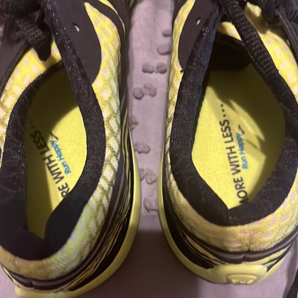 Brooks - Picture 5 of 7